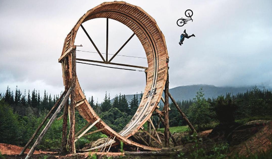 Matt Macduff fliegt aus 12 Metern aus dem «Loop of Doom» auf den harten Boden.