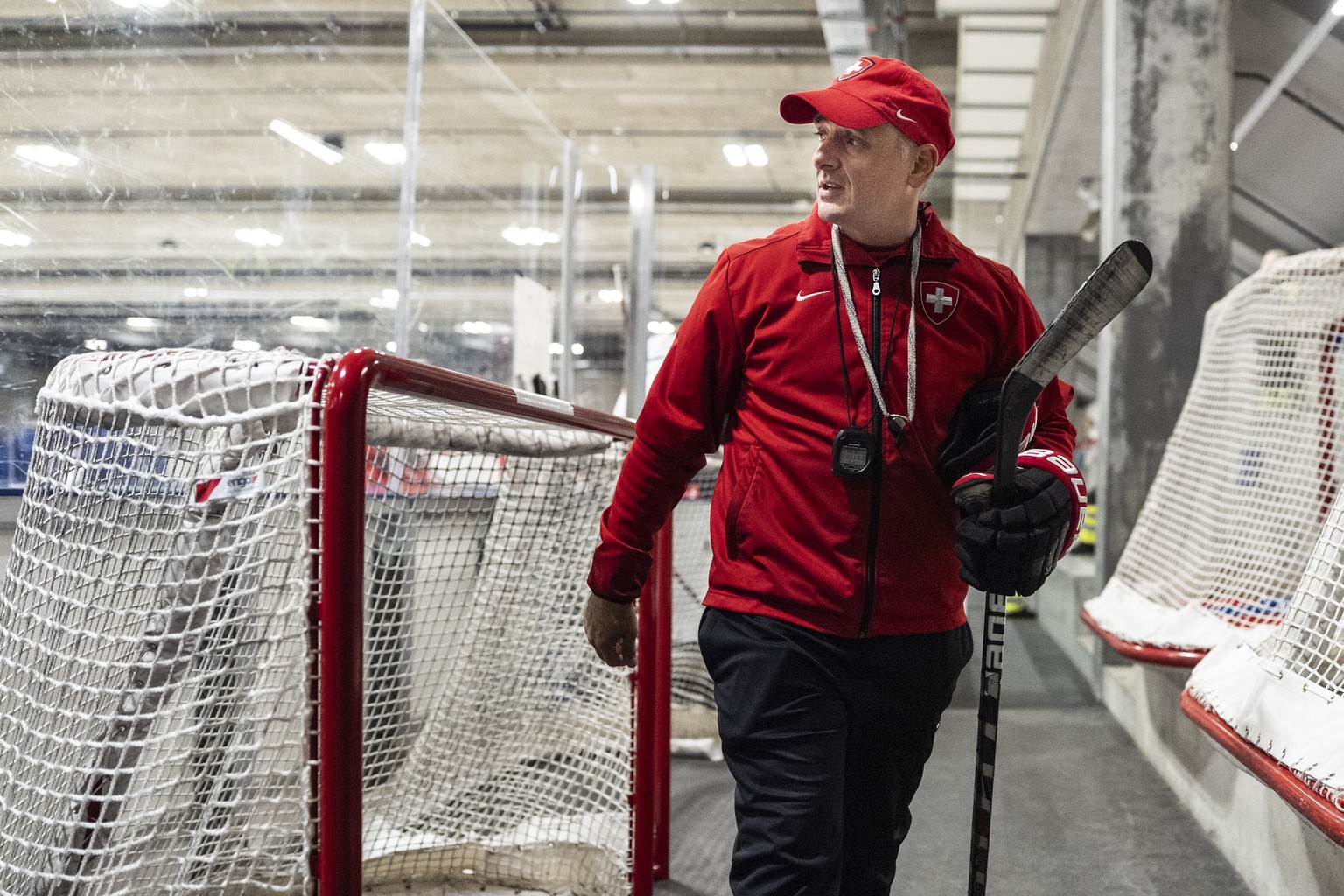Switzerland's Headcoach Jan Cadieux leaves the rink after a training of team Switzerland in the practice rink in the Swiss Life Arena in Zuerich, Switzerland on Wednesday, 13. May 2026. (KEYSTONE ...