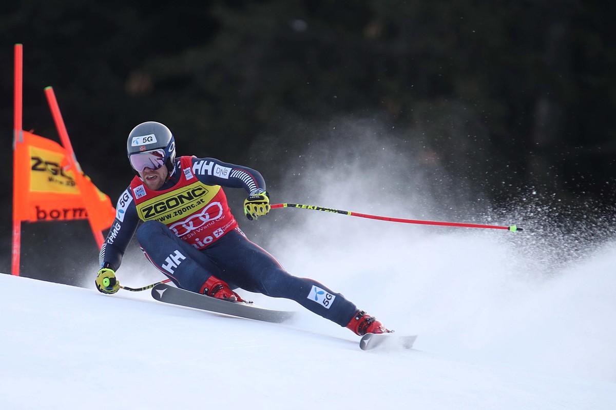 epa10380269 Third-placed Norway's Aleksander Aamodt Kilde in action during the Men's Downhill event at the FIS Alpine Skiing World Cup in Bormio, northern Italy, 28 December 2022. EPA/CARLO  ...