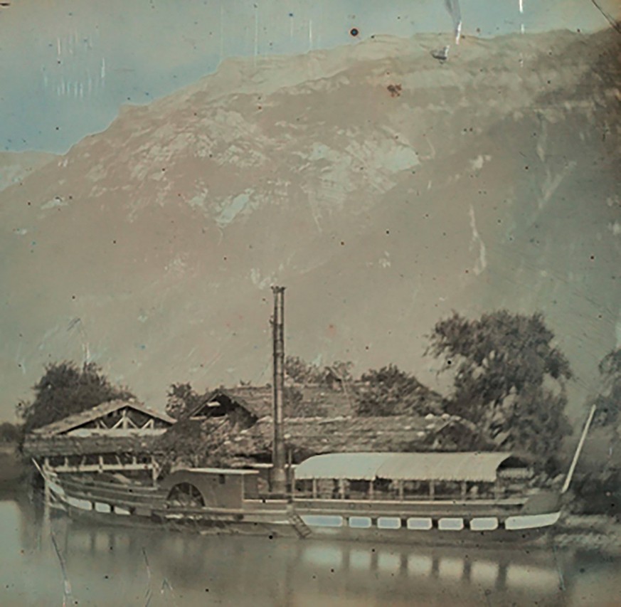 Von 1843 bis 1857 fuhr das Dampfschiff «Bellevue» dann auf dem Brienzersee und erhielt während dieser Zeit den Namen «Faulhorn». 1860 wurde es zurück auf den Thunersee gebracht und zum Schleppschiff u ...