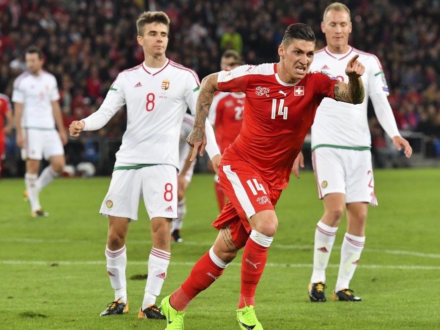 epa06251005 Switzerland&#039;s Steven Zuber (C) celebrates scoring during the 2018 FIFA World Cup Group B qualification soccer match between Switzerland and Hungary in the St. Jakob-Park stadium in Ba ...