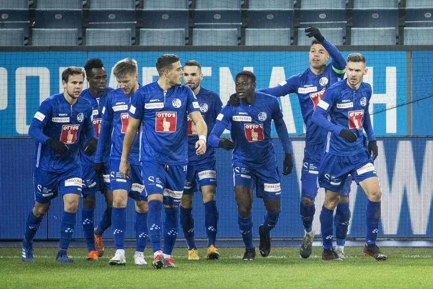 Jubel bei den Spielern des FC Luzern nach dem Tor zum 1-0 im Super League Spiel zwischen dem FC Luzern und dem FC Sion, am Mittwoch, 2. Dezember 2020 in der Swissporarena in Luzern. (KEYSTONE/Alexandr ...