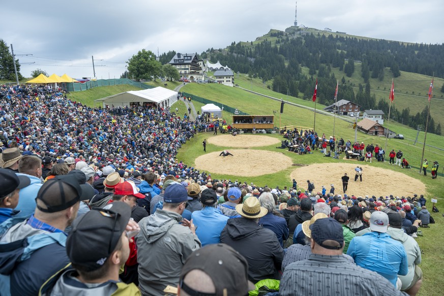 Eine Uebersicht in die Rigi Schwingerarena, im 2. Gang beim traditionellen Rigi Schwing- und Aelplerfest vom Sonntag, 19. Juli 2026 auf der Rigi. (KEYSTONE/Urs Flueeler)