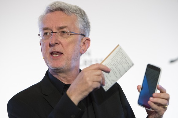 Jeff Jarvis, US-amerikanischer Journalist, Netzeuphoriker, Buchautor und Blogger von Buzzmachine, spricht waehrend dem Schweizer Medienkongress im Hotel Victoria-Jungfrau in Interlaken, am Freitag, 11 ...