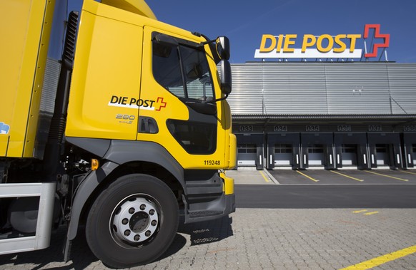 ARCHIVBILD ZUM MEDIENGESPRAECH MIT POST CFO ALEX GLANZMANN ZU DEN QUARTALSTZAHLEN DER POST, AM DIENSTAG, 16. NOVEMBER 2021 - Ein LKW der Post steht vor dem Paketzentrum, am Dienstag, 23. September 201 ...