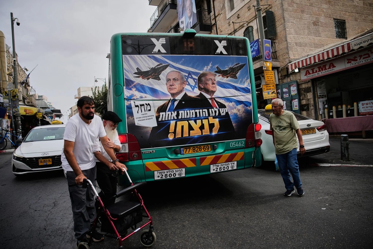 Netanyahou et le président américain Donald Trump sur une affiche électorale du Likoud à Jérusalem. Le slogan est: «Nous avons une chance de gagner».