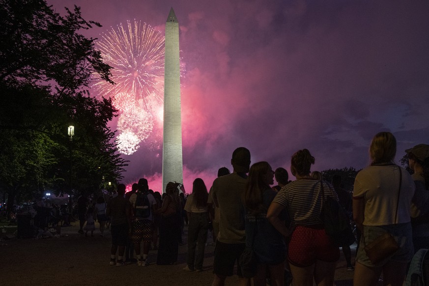 epa09322954 Fireworks explode during US Independence Day celebrations at the Washington Monument in Washington, DC, USA, 04 July 2021. This years display is the first since restrictions were lifted on ...