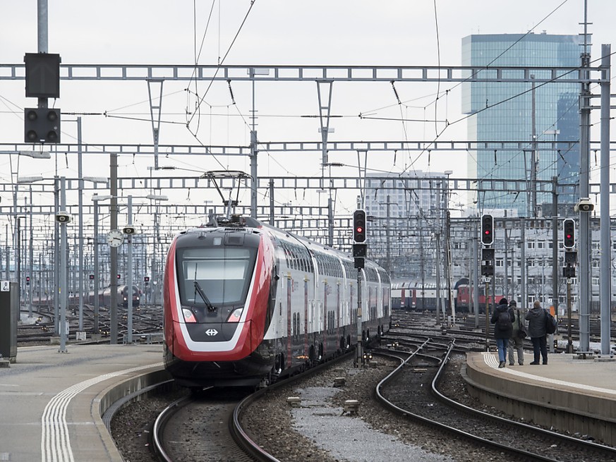 Etliche Mängel behoben und Laufruhe erhöht: Der neue Doppelstockzug der SBB machte mit Lieferverzögerungen, Pannen und Ausfällen Schlagzeilen. (Archivbild)