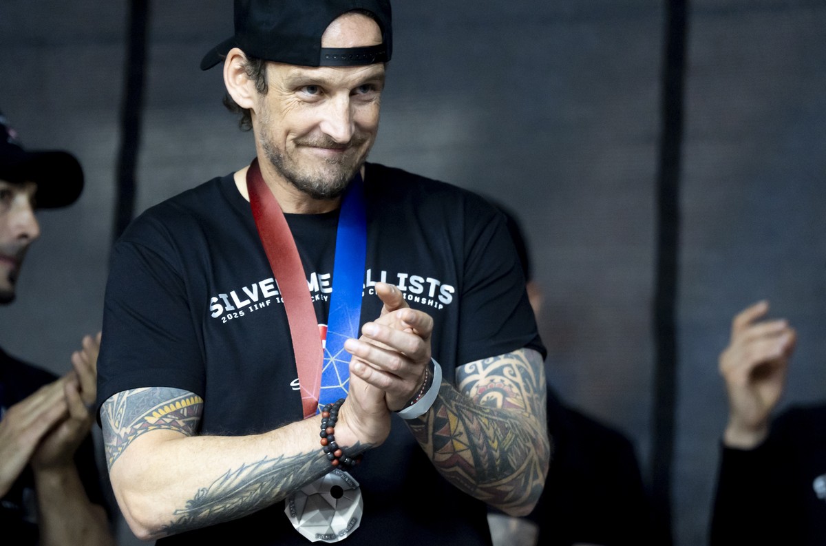 Head Coach Patrick Fischer beim Empfang der Schweizer Eishockey Nationalmannschaft nach dem Gewinn der Silbermedaille an der Eishockey-Weltmeisterschaft in Stockholm, am Montag, 26. Mai 2025 in der Sw ...