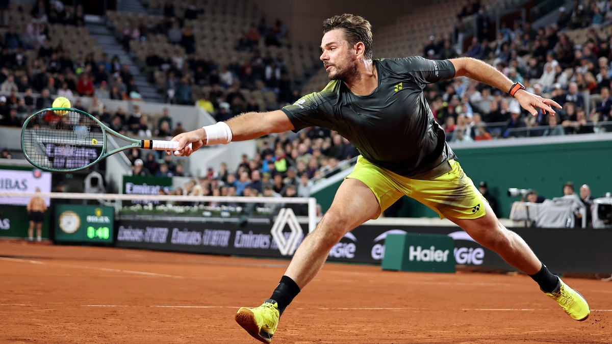 epaselect epa11378330 Stan Wawrinka of Switzerland in action during his Men's Singles 2nd round match against Pavel Kotov of Russia during the French Open Grand Slam tennis tournament at Roland G ...