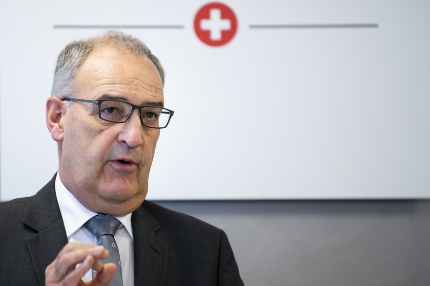 Le president de la Confederation Guy Parmelin, parle lors d&#039;une rencontre avec l&#039;entreprise de fabrication de cornichons, Hugo Reitzel pour discuter des consequences de l&#039;acceptation de ...