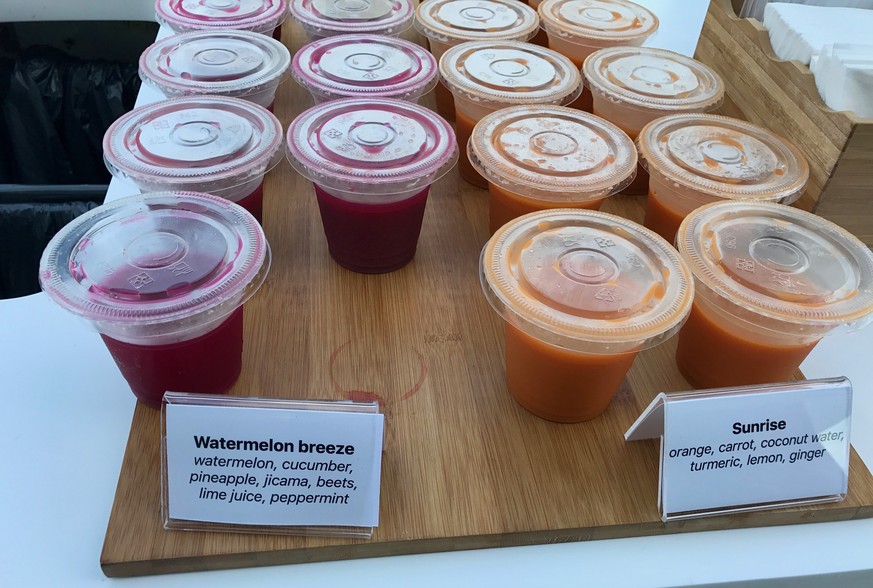 Solche Smoothies gab's letzten September vor der Keynote. Man beachte die Deckelform ...