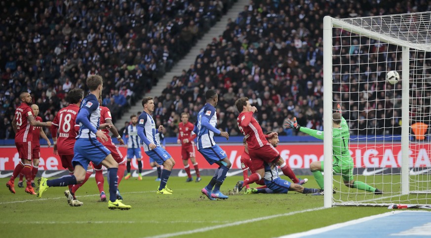 Football Soccer - Hertha BSC Berlin v Bayern Munich - German Bundesliga - Berlin Olympiastadion, Germany - 18/02/17 - Hertha&#039;s Vedad Ibisevic scores past Bayern Munich&#039;s Manuel Neuer. REUTER ...