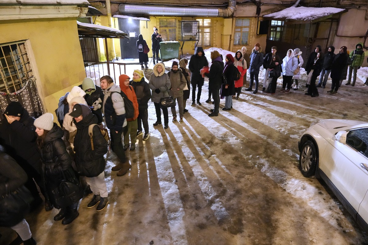 People line up to leave their signatures for Boris Nadezhdin, a liberal Russian politician, who aspires to run for president in March's presidential election, in St. Petersburg, Russia, Tuesday,  ...