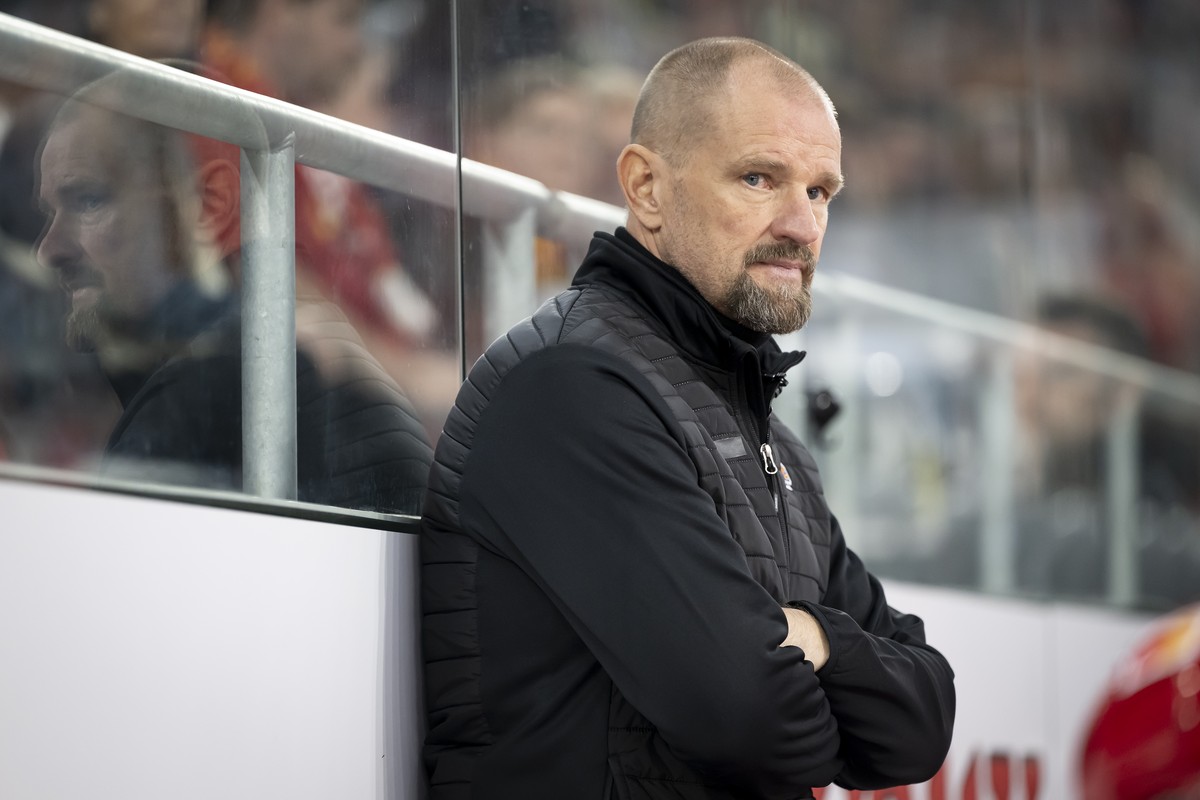 Biel?s head coach Petri Matikainen reacts during the Champions Hockey League match between Switzerland's EHC Biel-Bienne and Slovakia?s HC Kosice, at the Tissot Arena, in Biel, Schweiz, Thursday, ...
