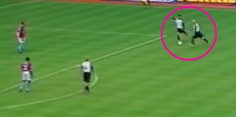 Fundstück des Tages: Beckham und Giggs treten gleichzeitig einen Freistoss