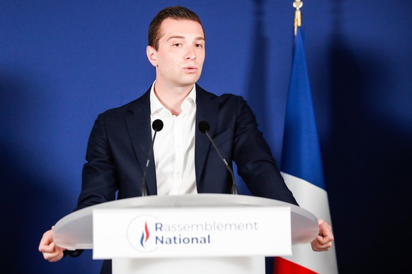 epa09939894 Rassemblement National (RN) far-right party president Jordan Bardella delivers a speech during a press conference in Paris, France, 11 May 2022. Bardella presented RN&#039;s strategy and t ...