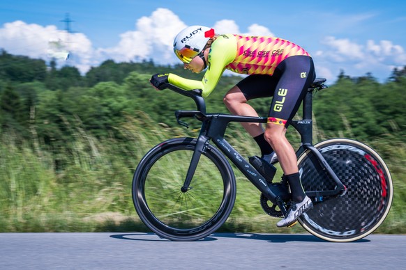 Marlen Reusser, categorie femme elite, en action lors des championnats suisses de contre la montre ce mercredi 16 juin 2021 au Chalet-a-Gobet sur les hauts de Lausanne. (KEYSTONE/Maxime Schmid)