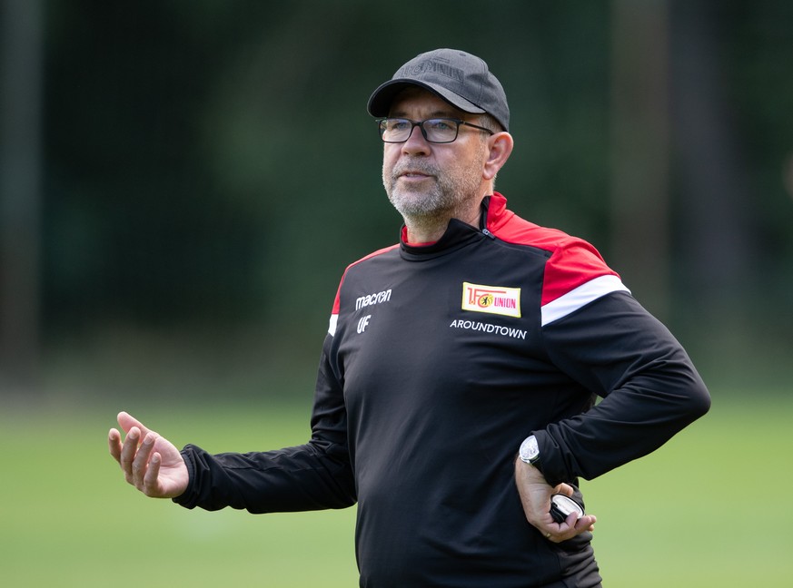 ARCHIV - 02.07.2019, Brandenburg, Bad Saarow: Fußball: Bundesliga, Kurztrainingslager des 1. FC Union Berlin auf dem Platz von Eintracht Reichenwalde. Trainer Urs Fischer. (zu dpa: ««Rückrunde wird se ...