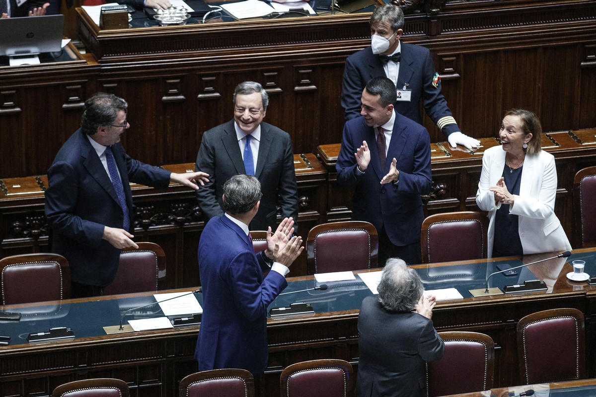 Italian Premier Mario Draghi, center, is applauded by Minister of Economic Development Giancarlo Giorgietti, Foreign Minister Luigi D Maio, second right, and Interior Minister Luciana Lamorgese, after ...
