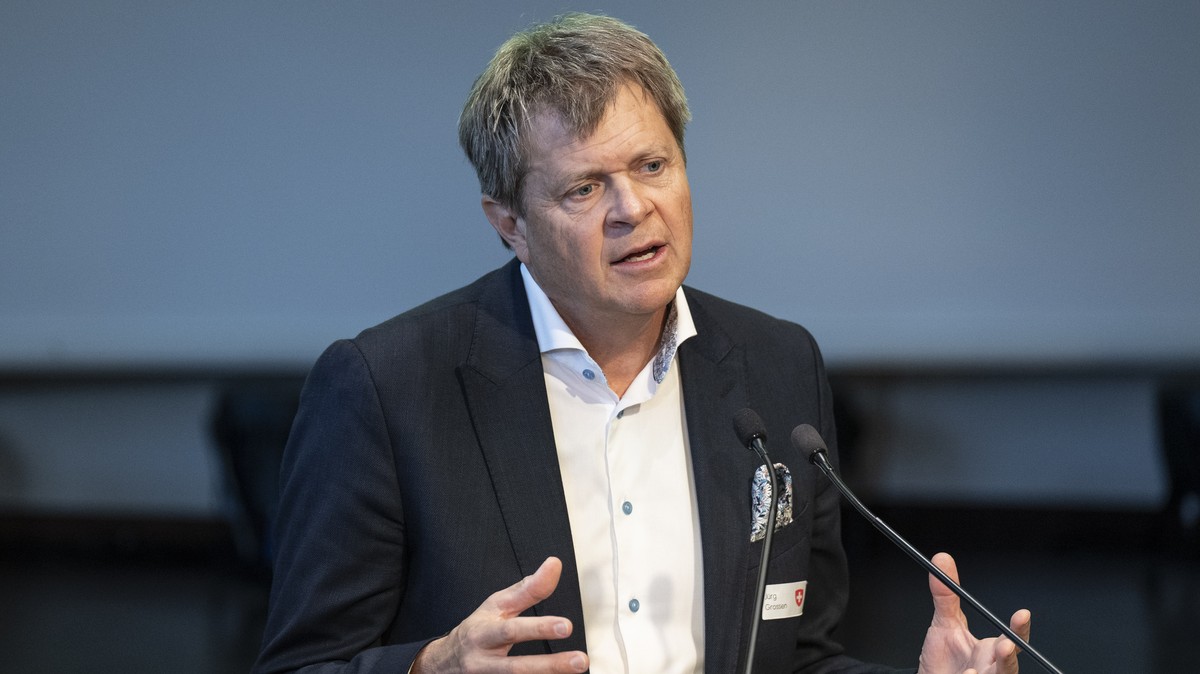 Juerg Grossen, Parteipraesident spricht an der Delegiertenversammlung der Gruenliberalen Partei Schweiz, GLP, am Samstag, 25. Januar 2025, in Thun. (KEYSTONE/Peter Schneider)