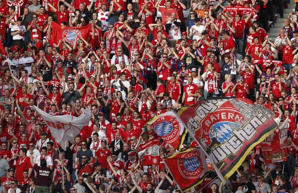 Football Soccer - Bayern Munich v Borussia Dortmund - German Cup (DFB Pokal) Final - Olympiastadion, Berlin, Germany - 21/05/16. Bayern Munich&#039;s supporters cheer before match. REUTERS/Fabrizio Be ...