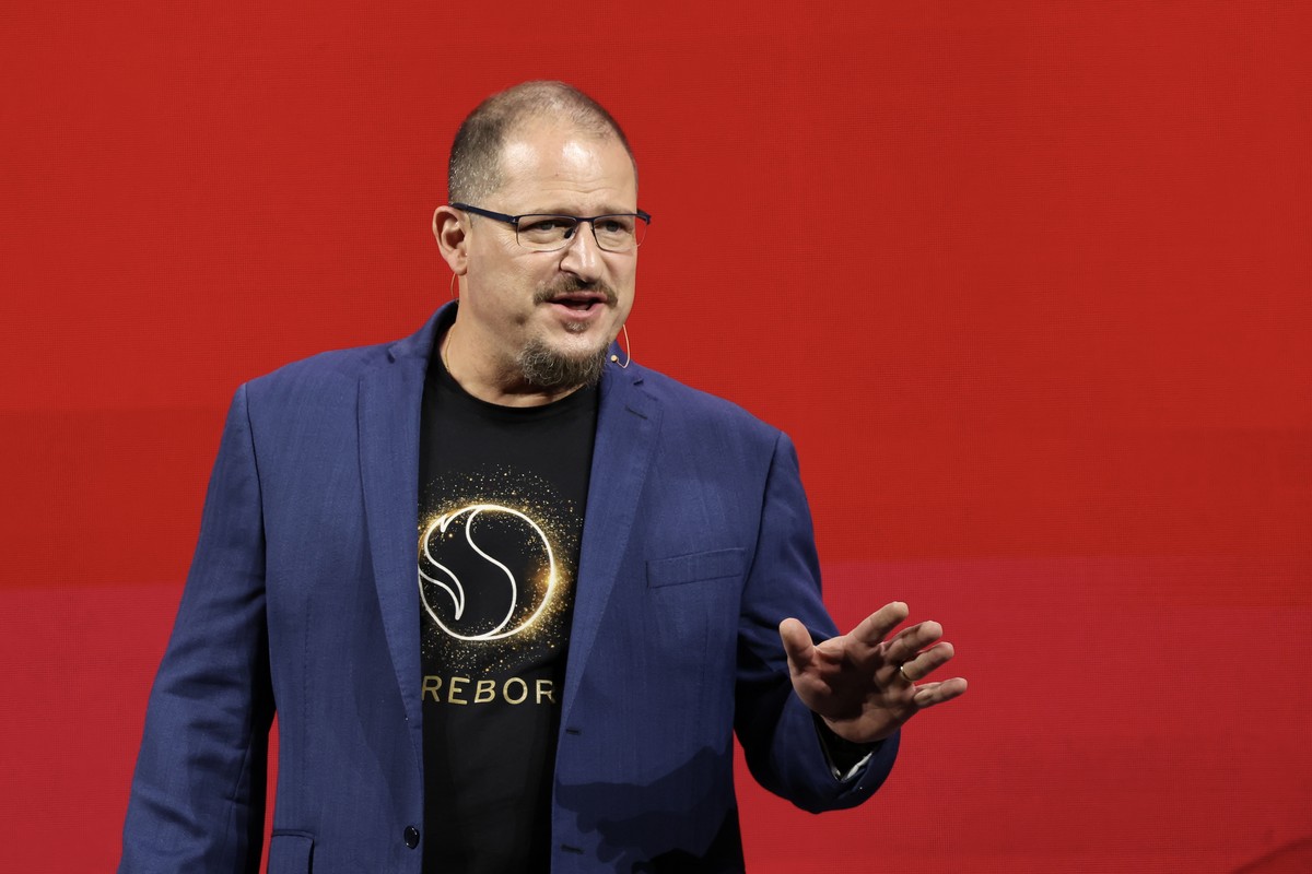 epa11386643 Qualcomm President and CEO Cristiano Amon delivers his keynote speech ahead of the COMPUTEX show in Taipei, Taiwan, 03 June 2024. Computex, one of the largest computer and technology trade ...