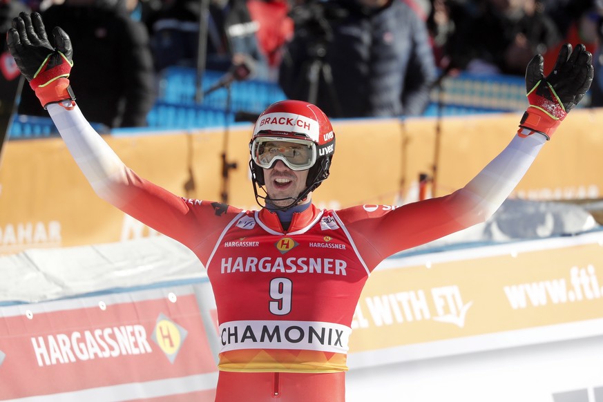 epa10446735 Ramon Zenhaeusern of Switzerland celebrates winning the Men&#039;s Slalom race of the FIS Alpine Skiing World Cup in Chamonix, France, 04 February 2023. EPA/Guillaume Horcajuelo