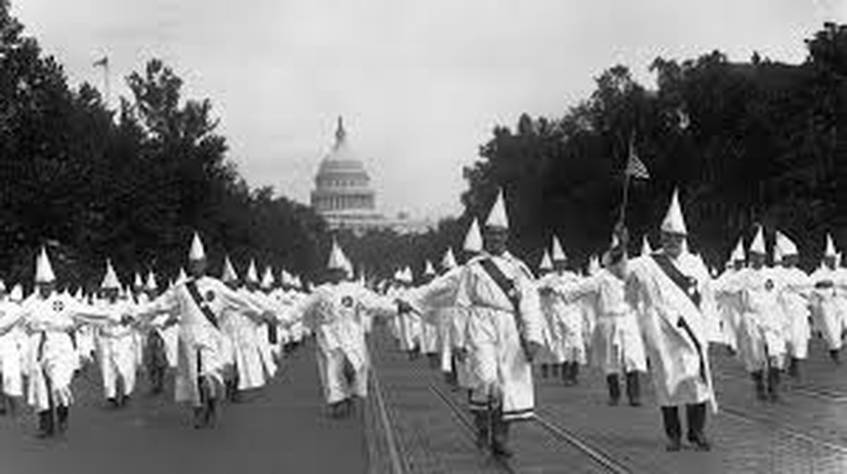 Ku-Klux-Klan-Demonstration in Washington zu Beginn des 20. Jahrhunderts.