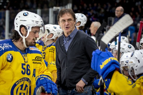 ARCHIVBILD ZUR VERPFLICHTUNG VON ARNO DEL CURTO ALS NEUER TRAINER DER ZSC LIONS, AM MONTAG, 14. JANUAR 2019 - HC Davos Cheftrainer Arno Del Curto waehrend dem Eishockey-Meisterschaftsspiel der Nationa ...