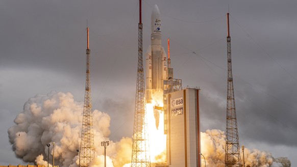 Arianespace&#039;s Ariane 5 rocket with NASA&#039;s James Webb Space Telescope onboard, lifts off Saturday, Dec. 25, 2021, at Europe&#039;s Spaceport, the Guiana Space Center in Kourou, French Guiana. ...