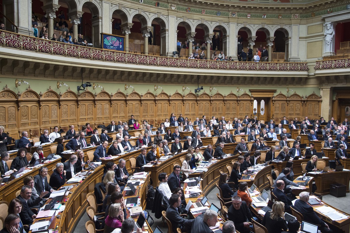 Gesamtabstimmung des Plenums zur Volksinitiative "Ernaehrungssicherheit" am Mittwoch, 9. Maerz 2016 im Nationalrat in Bern. (KEYSTONE/Lukas Lehmann)