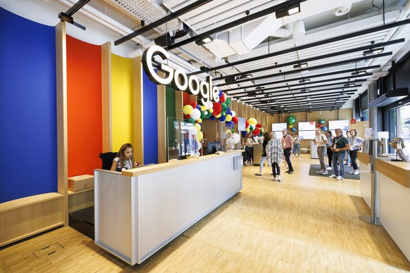 Ein Empfangsschalter bei einem Medienevent zur Eroeffnung des Google Campus an der Europaallee, am Montag, 27. Juni 2022 in Zuerich. (KEYSTONE/Michael Buholzer)