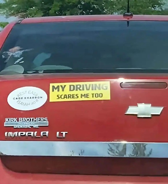 Okay bei diesen Autoaufklebern mussten wir lachen. 
https://pleated-jeans.com/2024/09/18/hilarious-bumper-stickers/