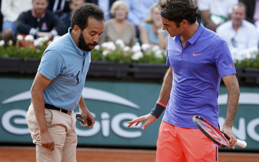 Diskussionen ganz zum Schluss: Stuhl-Schiedsrichter&nbsp;Kader Nouni schenkt Stan Wawrinka im Tiebreak des dritten Satzes das entscheidende Minibreak. Sehr zum Ärger von Roger Federer.