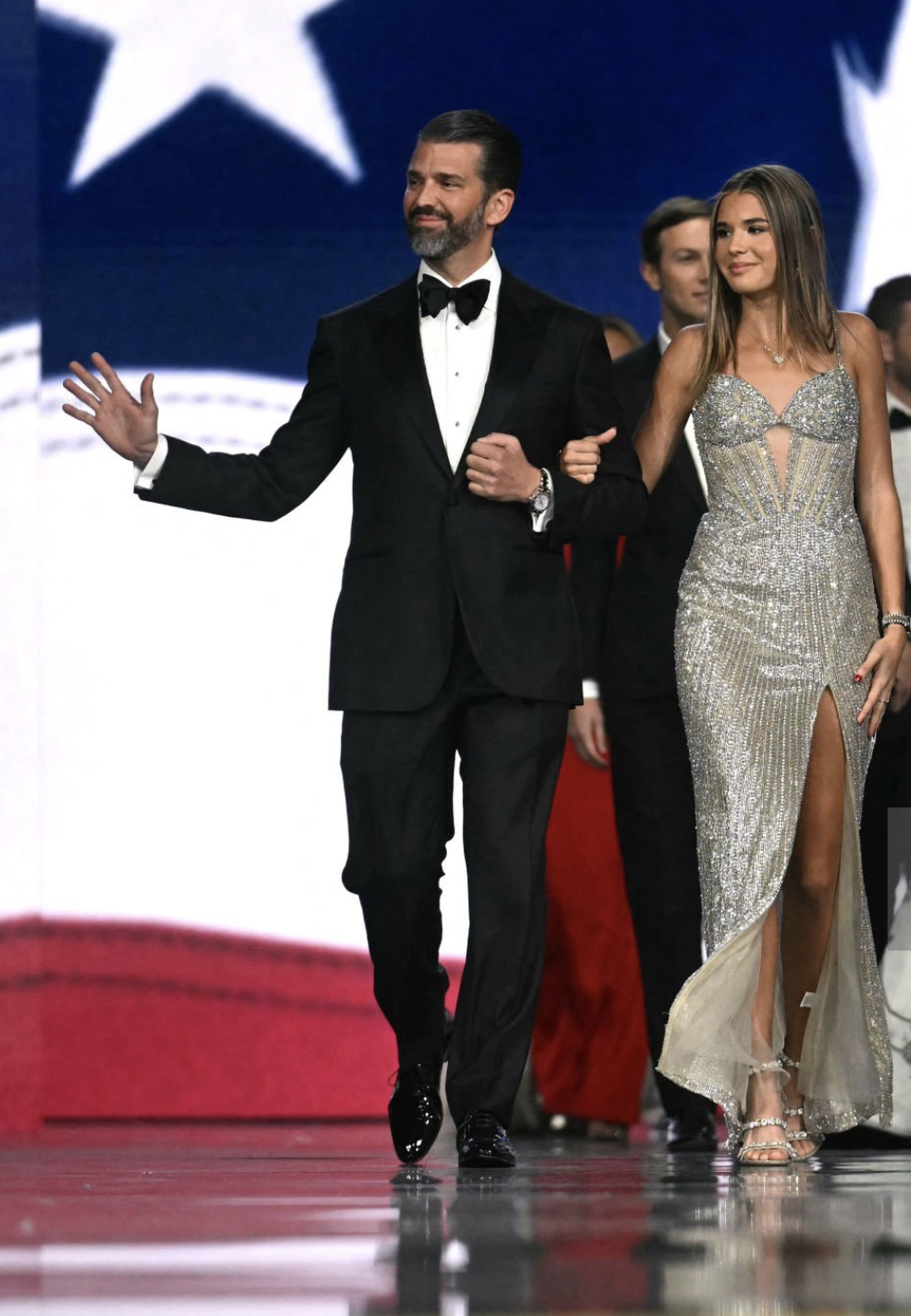 Kai Madison Trump marche au bras de son père, Don Jr.