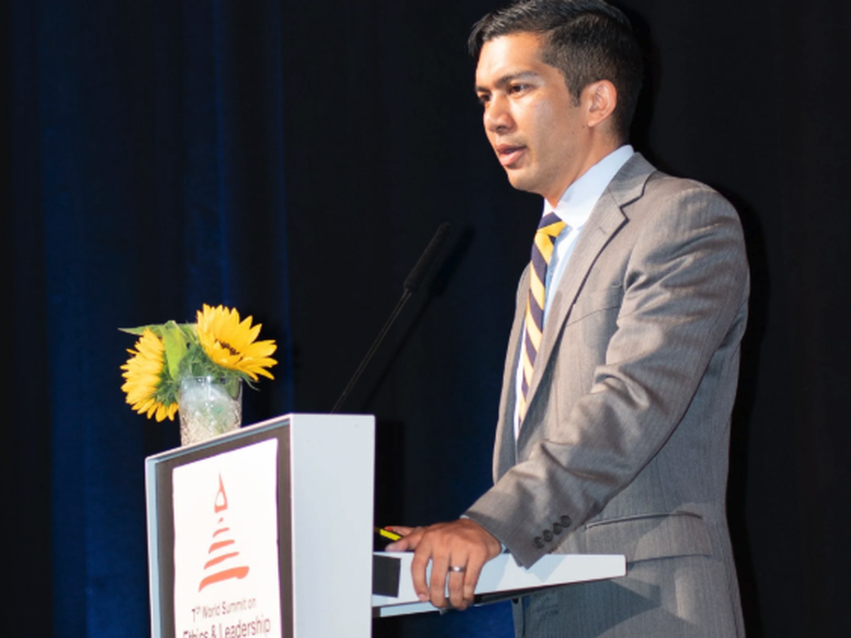 Aron D'Souza am World Summit on Ethics and Leadership in Sports in Basel.
