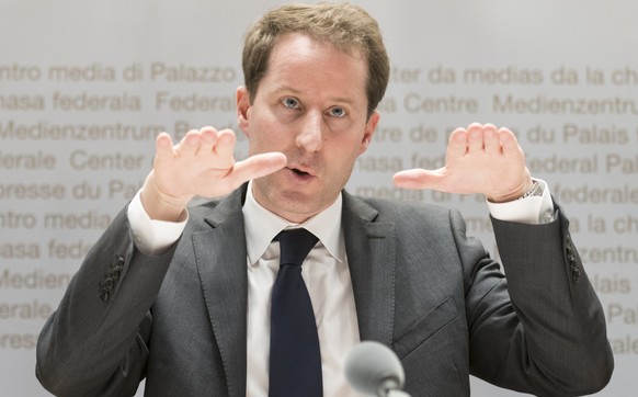 Thomas Aeschi, Fraktionsprasident SVP, spricht an einer Medienkonferenz der SVP ueber Strafrahmenharmonisierung und Anpassung des Nebenstrafrechts an das neue Sanktionenrecht, am Donnerstag, 17. Janua ...