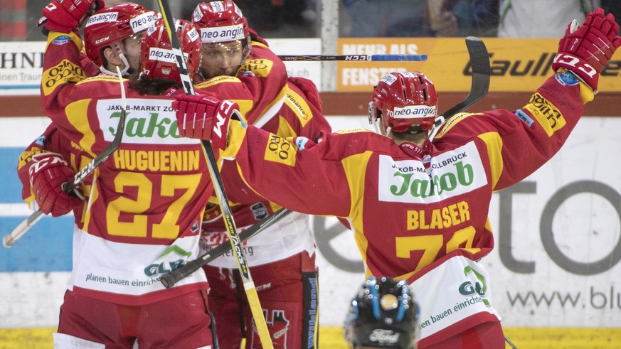 Langnaus Nils Berger, Emanuel Peter, Anthony Huguenin und Yannick Blaser, von links, jubeln waehrend dem Meisterschaftsspiel der National League zwischen den SCL Tigers und dem HC Davos, am Donnerstag ...