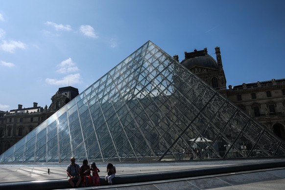 epaselect epa13126473 People set next to the Louvre Pyramids during the reopening of the Apollo Gallery at the Louvre Museum in Paris, France, 22 July 2026. The Apollo Gallery reopened after a heist i ...