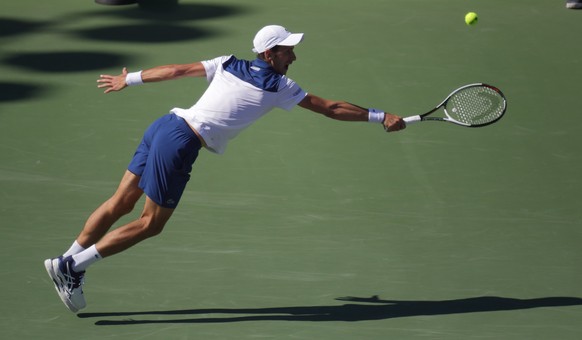 epa06625198 Novak Djokovic of Serbia in action against Benoit Paire of France during a second round match at the Miami Open tennis tournament on Key Biscayne, Miami, Florida, USA, 23 March 2018. EPA/C ...