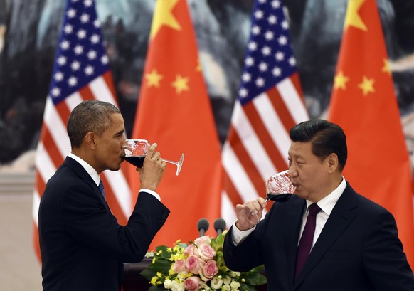 Ein Gläschen Wein in Ehren: Obama und Xi Jingping stossen in Peking medienwirksam an.