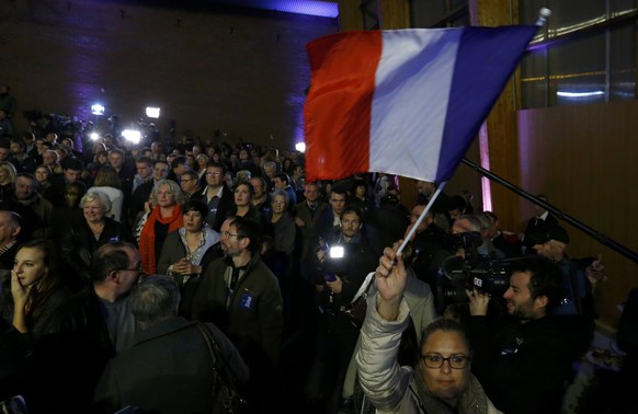 Alles Fahnenschwingen hat nichts genützt: Der rechtsextreme Front National geht bei den Regionalwahlen leer aus.