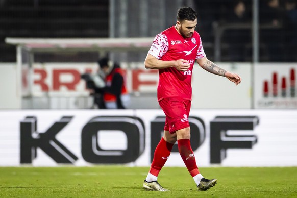 Mirlind Kryeziu (FCW) verlaesst nach Roter Karte das Spielfeld im Fussball Meisterschaftsspiel der Swiss Super League zwischen dem FC Winterthur, FCW, und Servette FC, SFC, am Dienstag, 3. Maerz 2026  ...