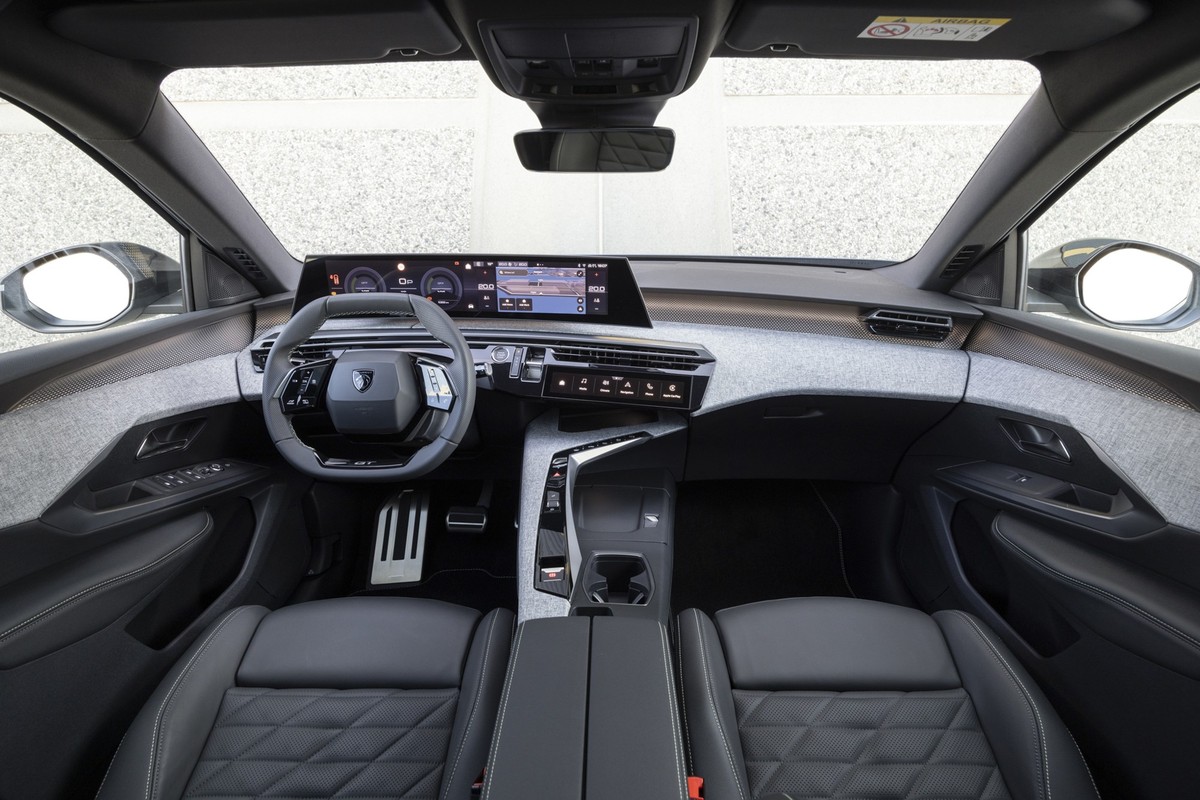 Peugeot e-5008