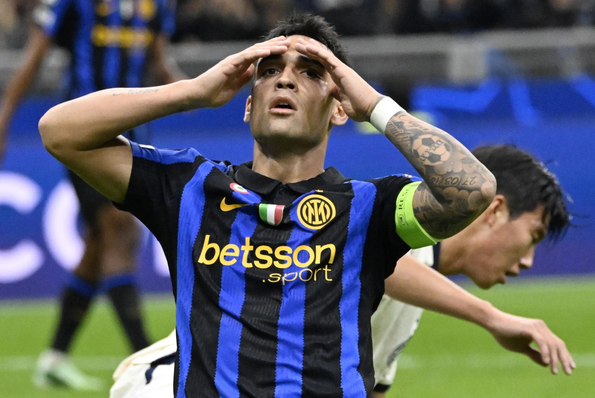 epa13301808 Inter Milan?s forward Lautaro Martinez reacts during the UEFA Champions League soccer match between Inter Milan and Club Brugge, Milan, Italy, 13 October 2026. EPA/Daniel Dal Zennaro