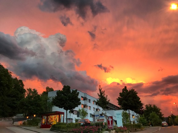 So imposant war die Gewitter-Nacht in der Schweiz
ohne filter in schaffhausen geschossen. wahnsinns stimmung