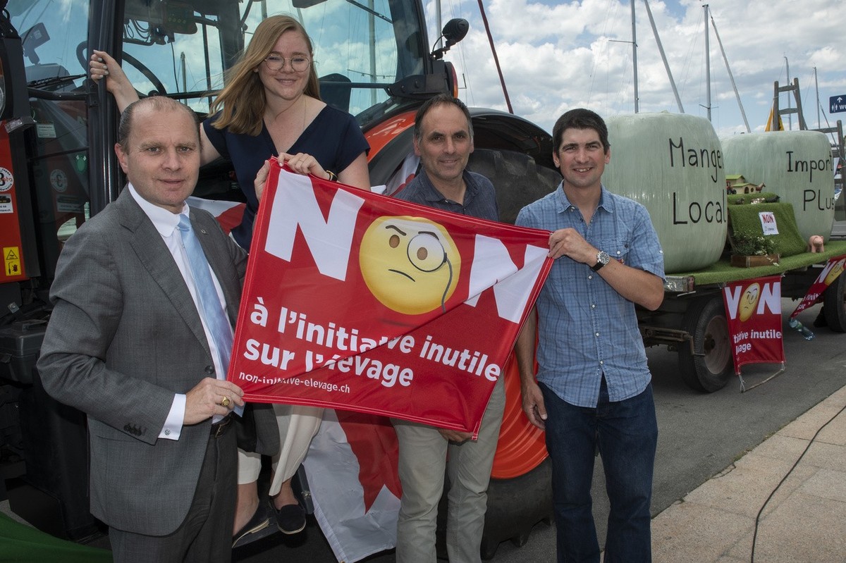 Lancement romand de la campagne de votation ''Non -? l'initiative inutile sur l'elevage. Le Conseiller d'Etat Vaudois Philippe Leuba, la Conseillere d'Etat Vaudoise, Vale ...