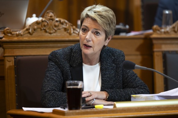 Bundesraetin Karin Keller-Sutter spricht waehrend der Wintersession der Eidgenoessischen Raete, am Mittwoch, 18. Dezember 2024 in Bern. (KEYSTONE/Peter Klaunzer)