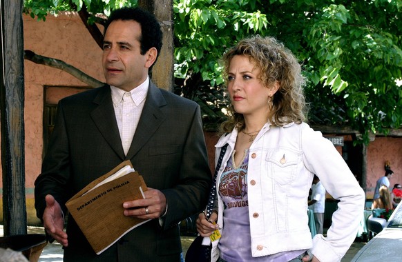 Tony Shalhoub &amp; Bitty Schram Characters: Adrian Monk &amp; Sharona Fleming Television: Monk 2002 12 July 2002 PUBLICATIONxINxGERxSUIxAUTxONLY Copyright: MaryxEvansxAFxArchivexAbc 12614816 editoria ...